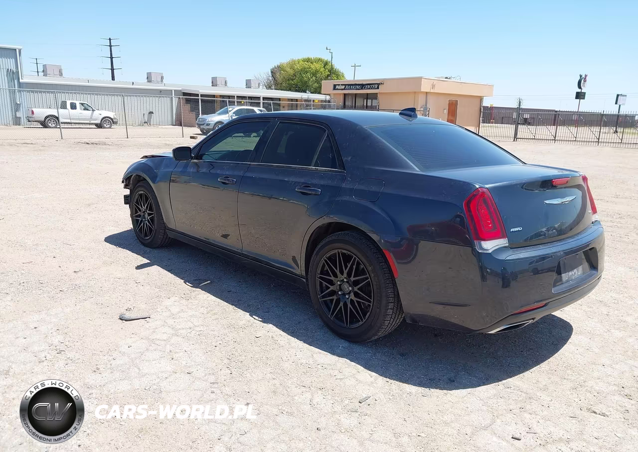 2019 Chrysler 300 Touring VIN:2C3CCARG9KH560452 - 3