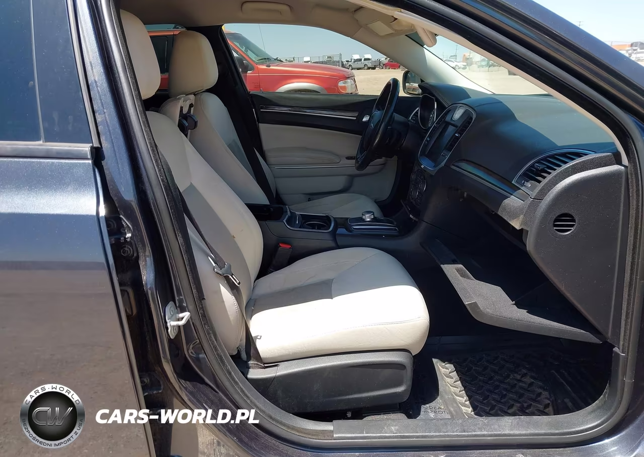 2019 Chrysler 300 Touring VIN:2C3CCARG9KH560452 - 5