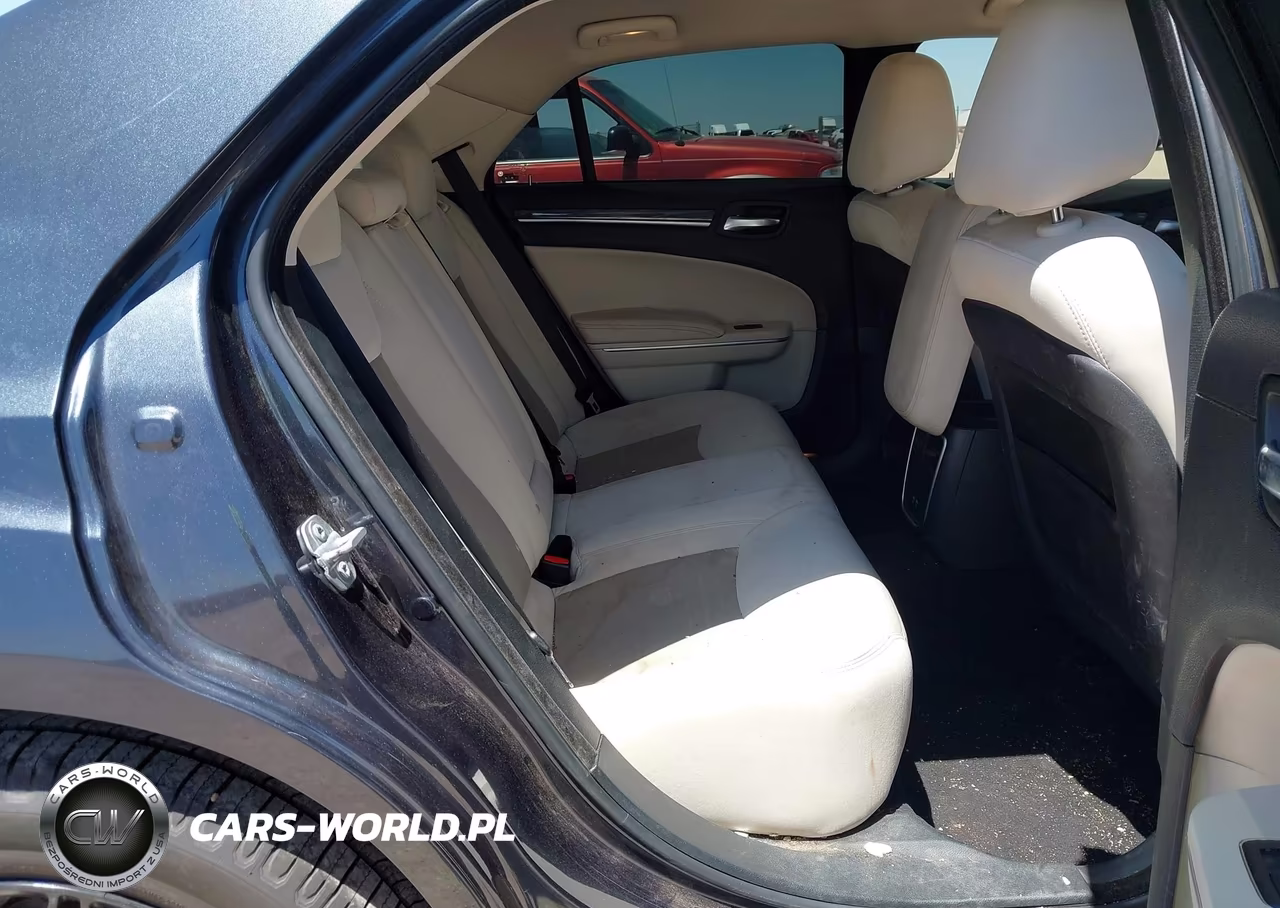 2019 Chrysler 300 Touring VIN:2C3CCARG9KH560452 - 8