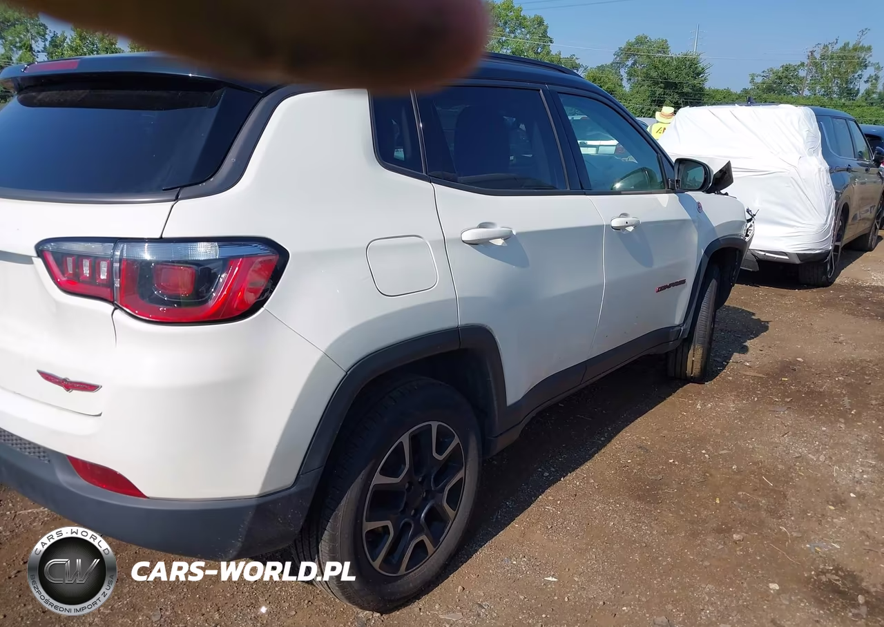 2019 Jeep Compass Trailhawk 4X4 VIN:3C4NJDDB7KT671497 - 3