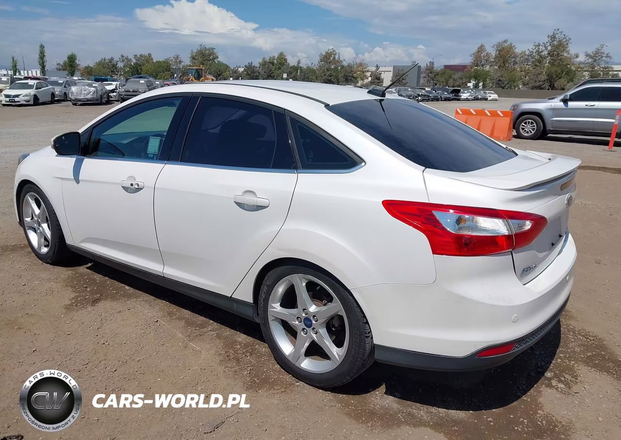 2014 Ford Focus Titanium VIN:1FADP3J23EL131871 - 3