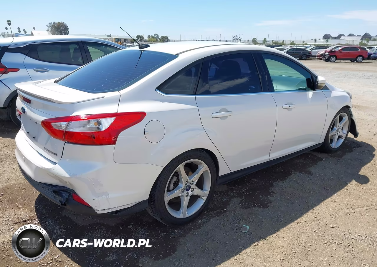 2014 Ford Focus Titanium VIN:1FADP3J23EL131871 - 4