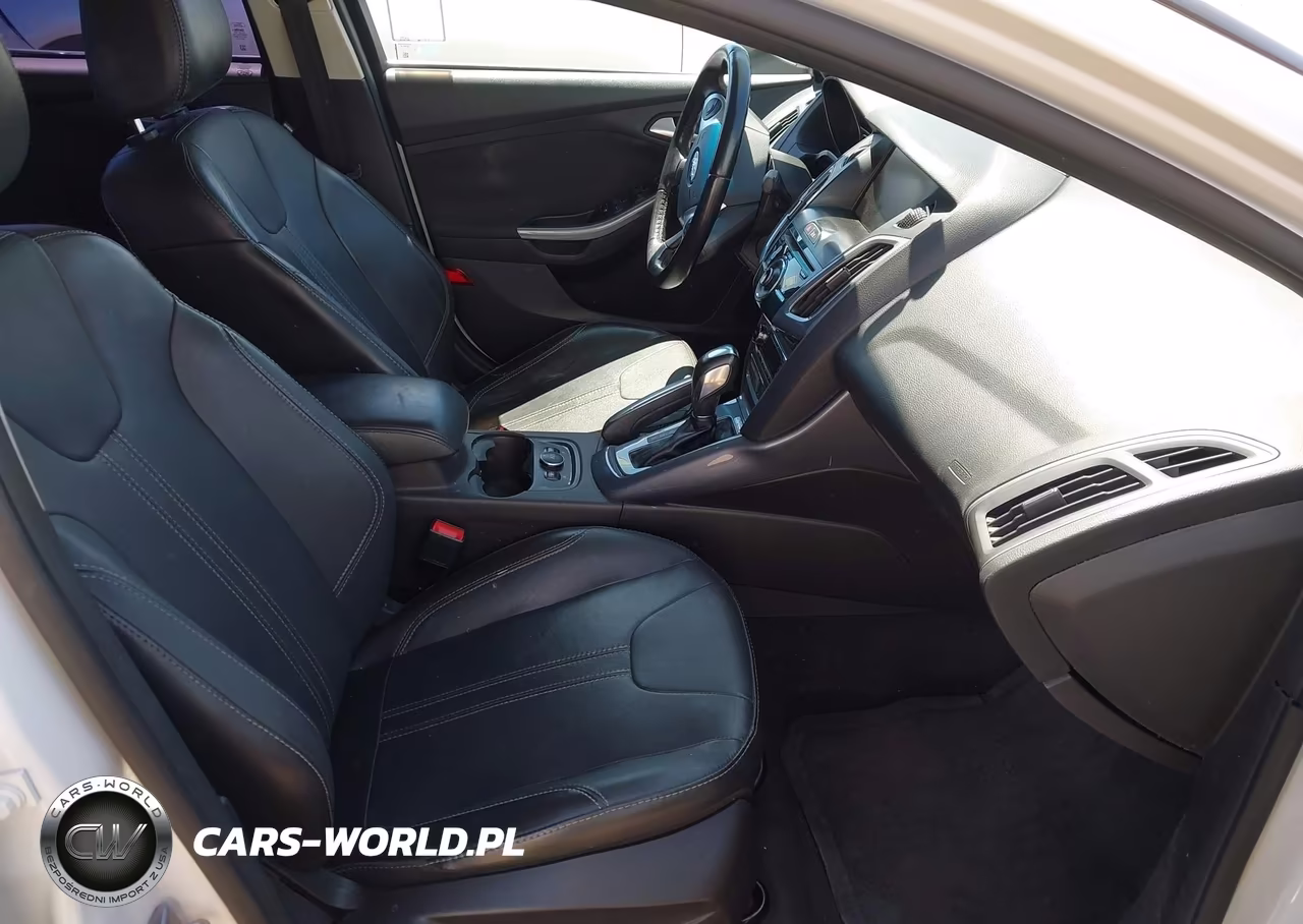 2014 Ford Focus Titanium VIN:1FADP3J23EL131871 - 5