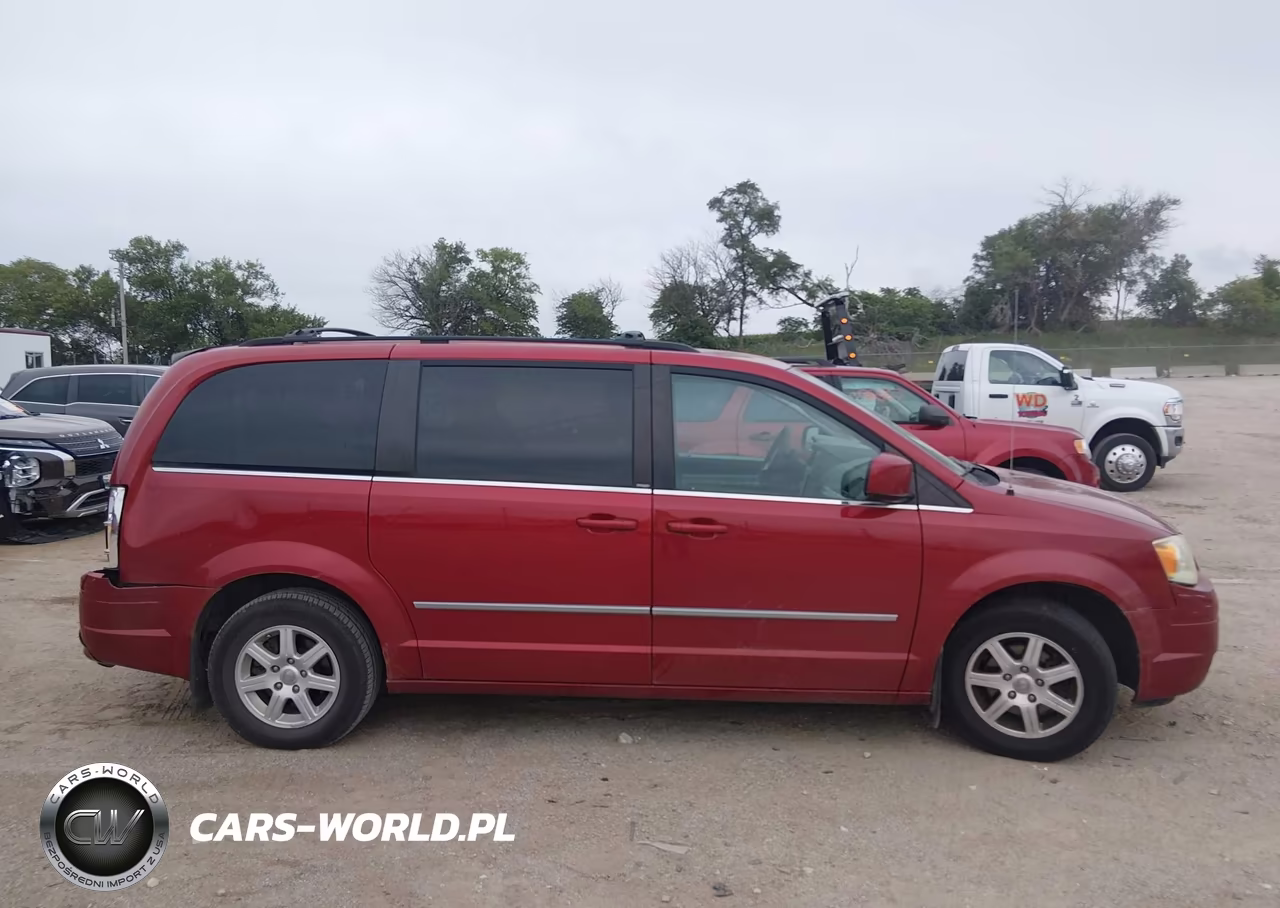 2010 Chrysler Town & Country Touring VIN:2A4RR5D17AR141162 - 13