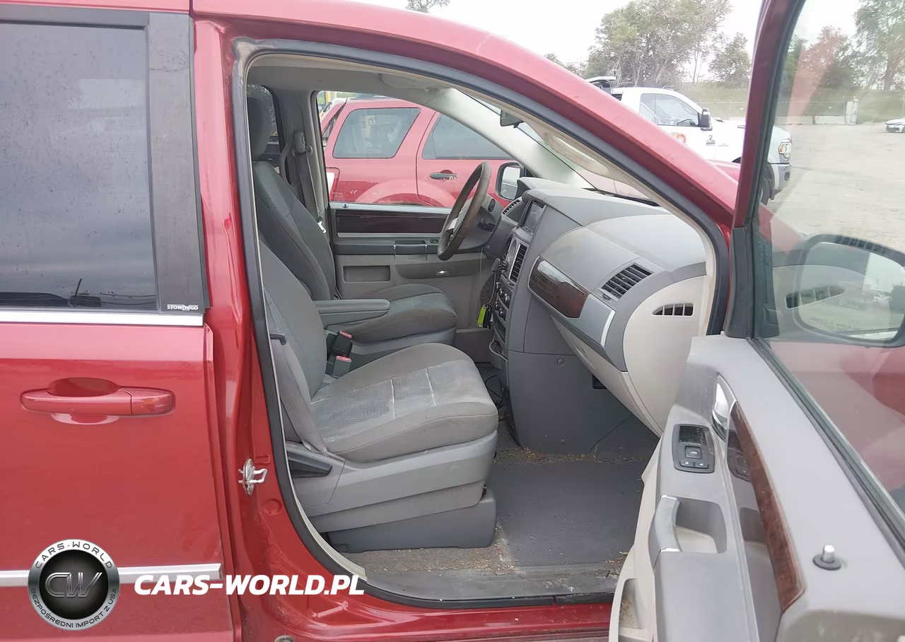 2010 Chrysler Town & Country Touring VIN:2A4RR5D17AR141162 - 5