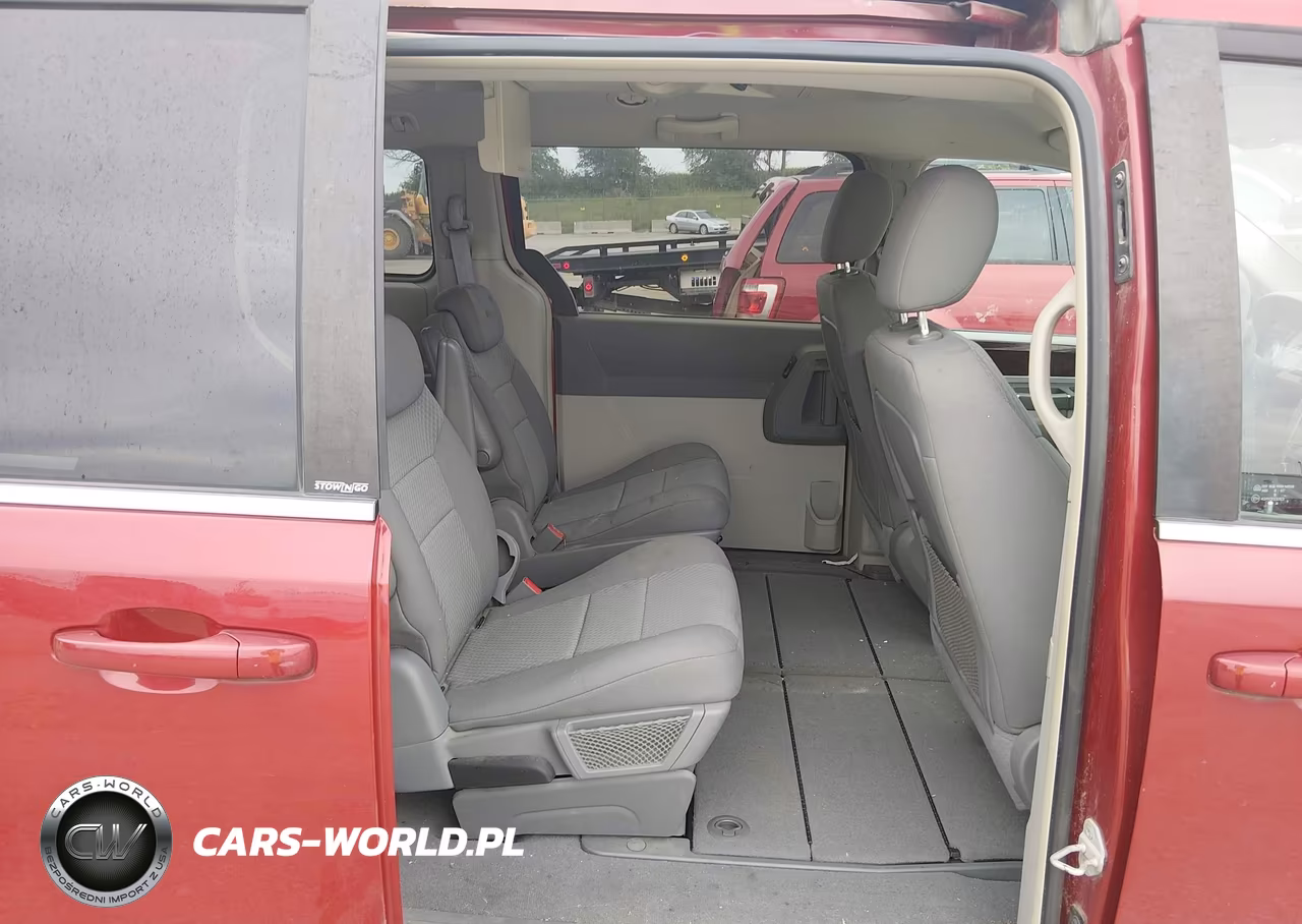 2010 Chrysler Town & Country Touring VIN:2A4RR5D17AR141162 - 8