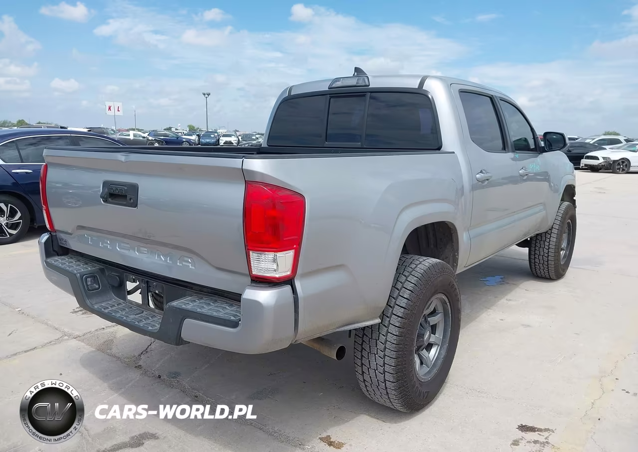 2017 Toyota Tacoma Sr VIN:5TFAX5GN2HX102725 - 4