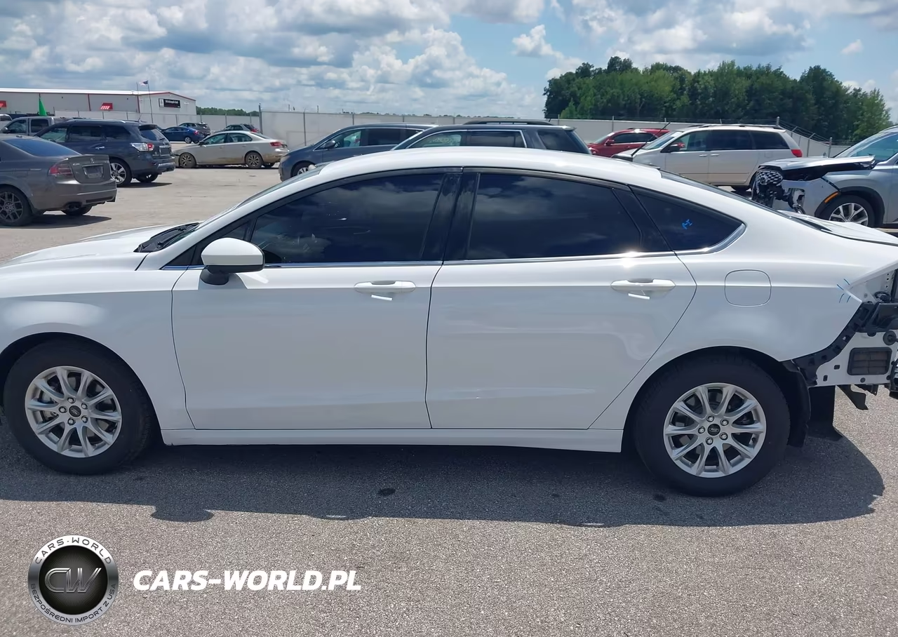 2018 Ford Fusion S VIN:3FA6P0G72JR146819 - 15