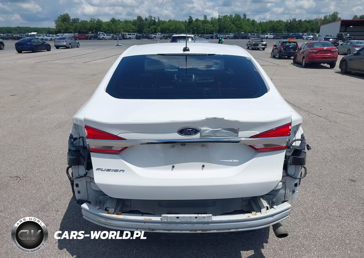 2018 Ford Fusion S VIN:3FA6P0G72JR146819 - 17