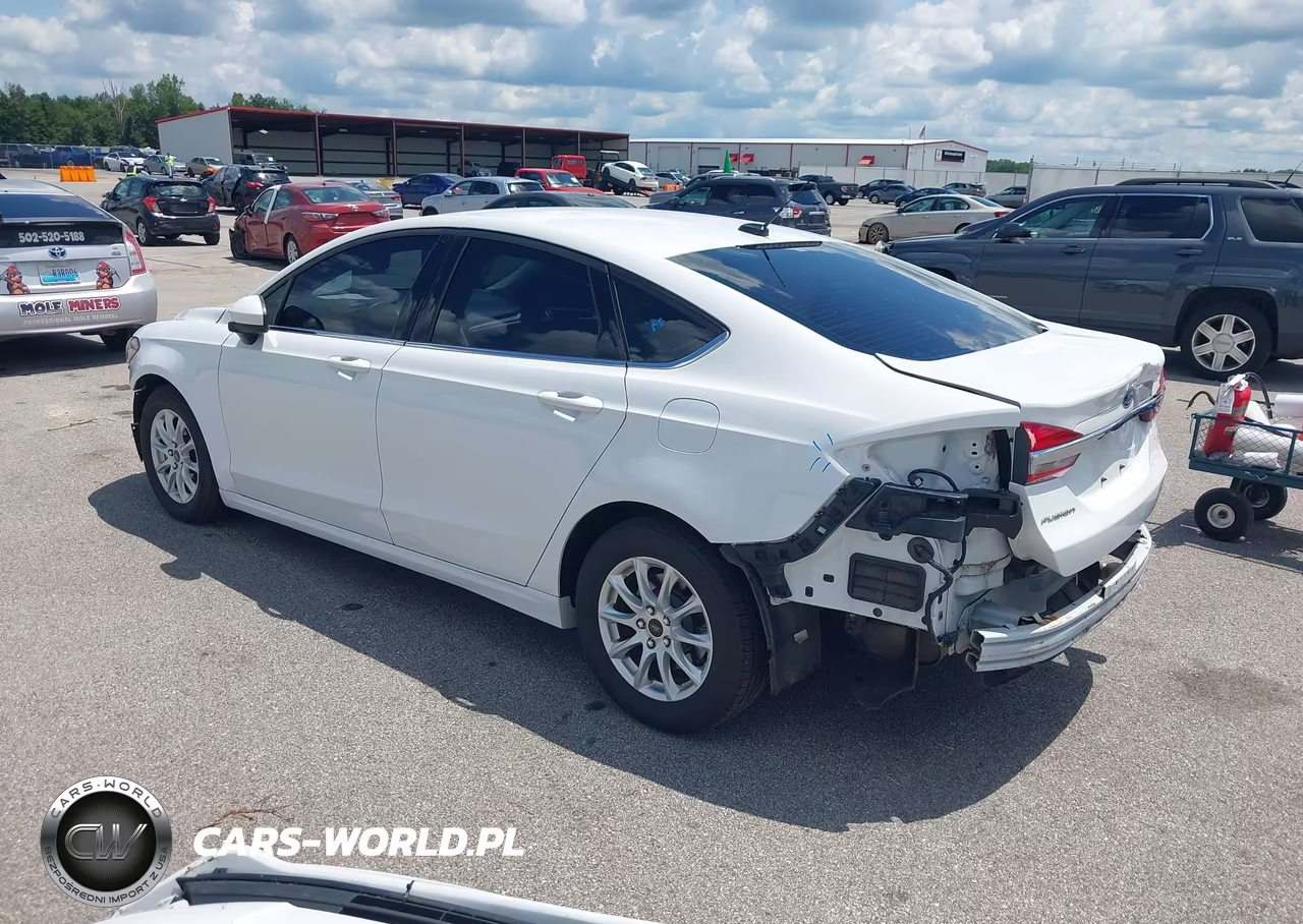 2018 Ford Fusion S VIN:3FA6P0G72JR146819 - 3