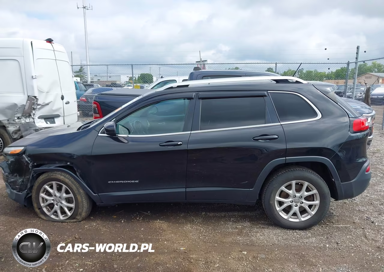 2015 Jeep Cherokee Latitude VIN:1C4PJMCB2FW558681 - 14