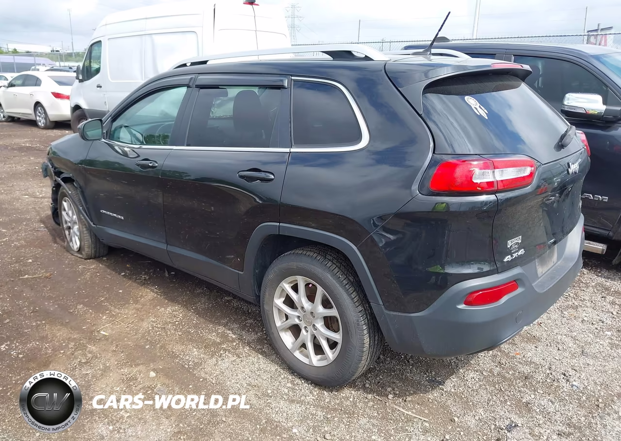 2015 Jeep Cherokee Latitude VIN:1C4PJMCB2FW558681 - 3