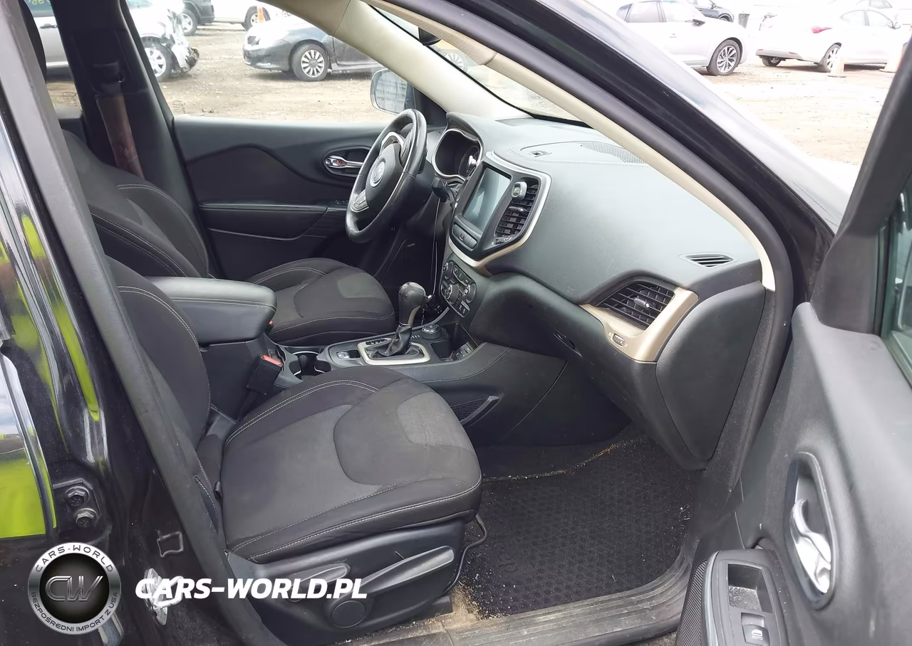 2015 Jeep Cherokee Latitude VIN:1C4PJMCB2FW558681 - 5
