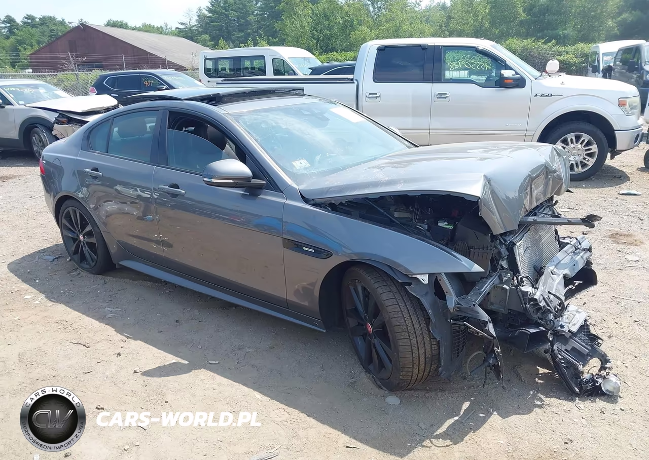 2017 Jaguar Xe 35T R-Sport – zdjęcie 1 z 16