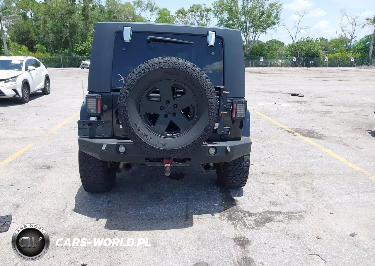 2010 Jeep Wrangler Unlimited Sahara VIN:1J4HA5H15AL181732 - 16