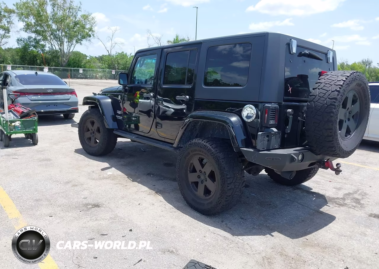 2010 Jeep Wrangler Unlimited Sahara VIN:1J4HA5H15AL181732 - 3
