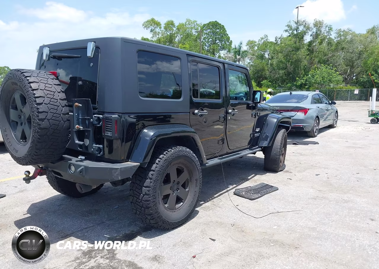 2010 Jeep Wrangler Unlimited Sahara VIN:1J4HA5H15AL181732 - 4