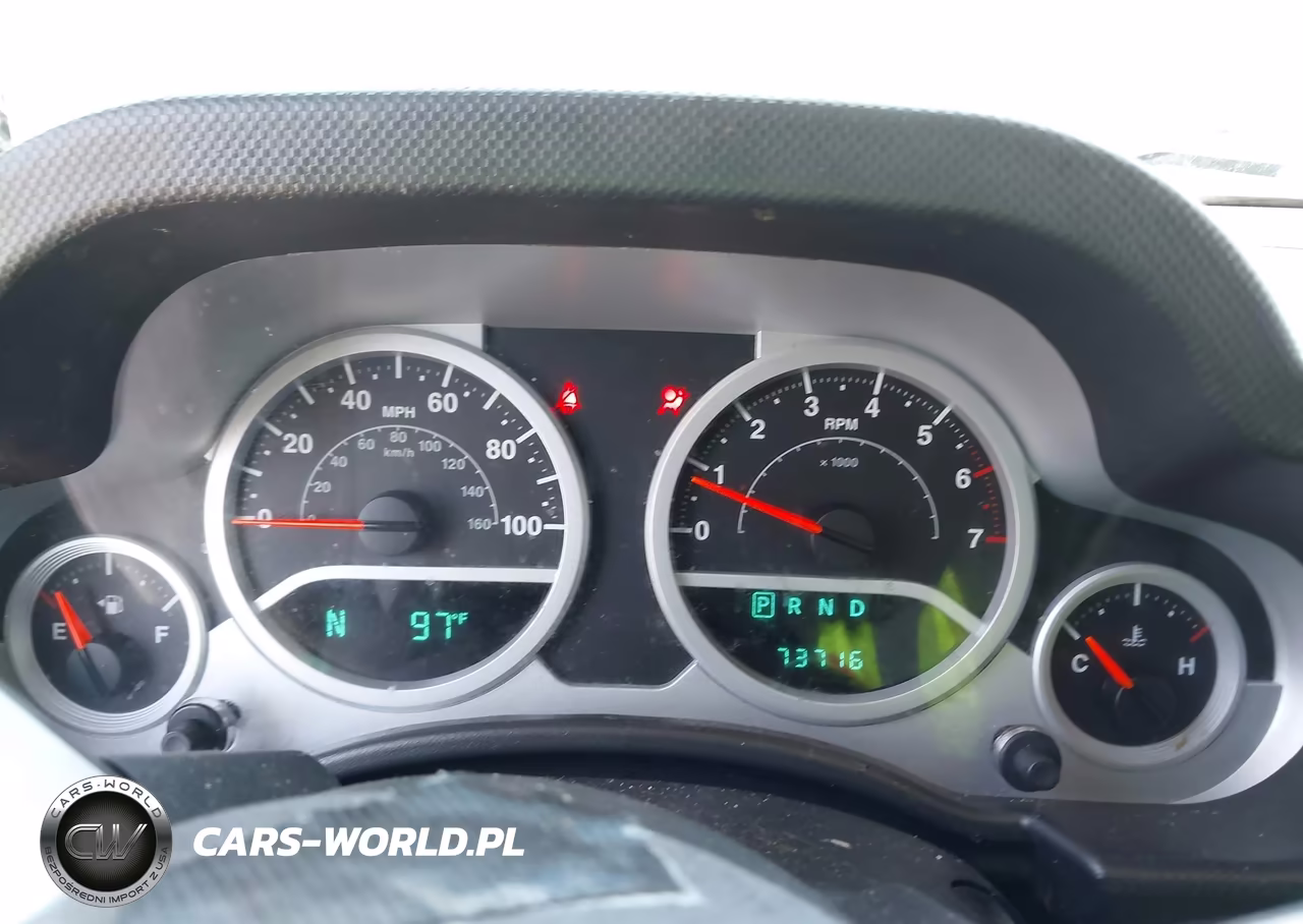 2010 Jeep Wrangler Unlimited Sahara VIN:1J4HA5H15AL181732 - 7