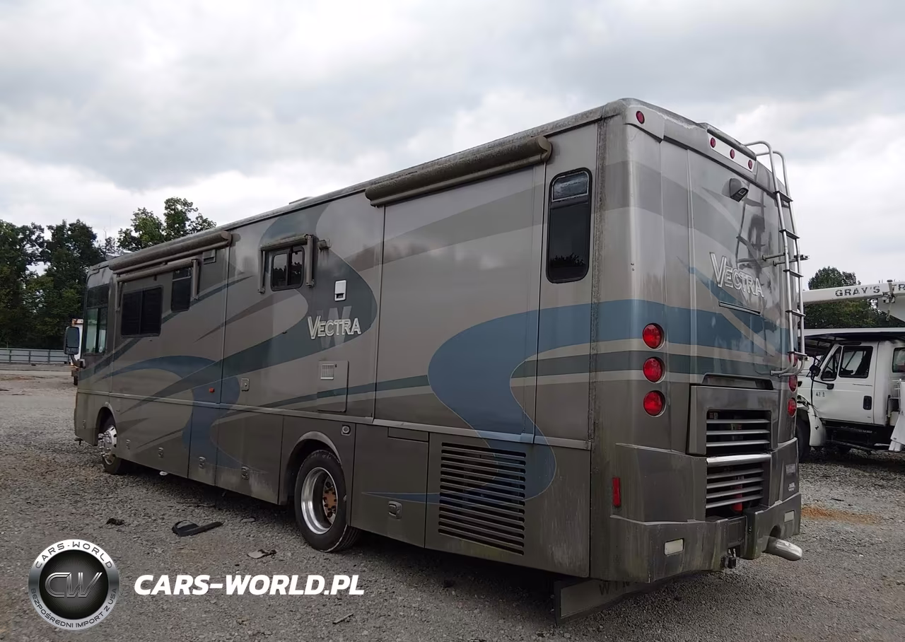 2005 Freightliner Chassis X Line Motor Home VIN:4UZAAHDC85CN76389 - 3