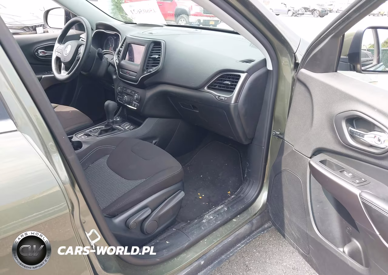 2019 Jeep Cherokee Latitude 4X4 VIN:1C4PJMCB9KD343630 - 5