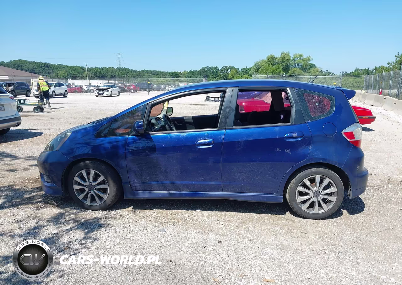 2012 Honda Fit Sport VIN:JHMGE8H58CC020285 - 13