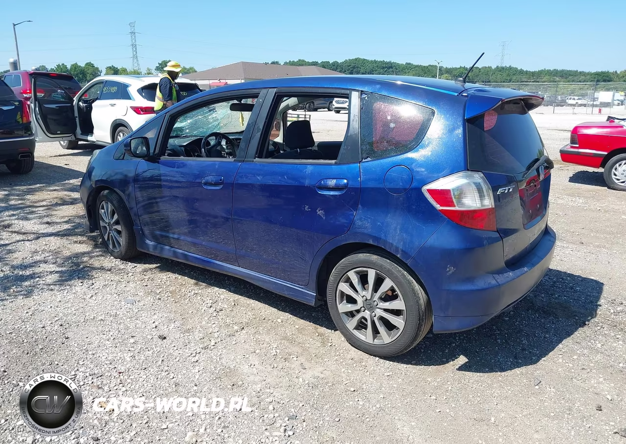 2012 Honda Fit Sport VIN:JHMGE8H58CC020285 - 3