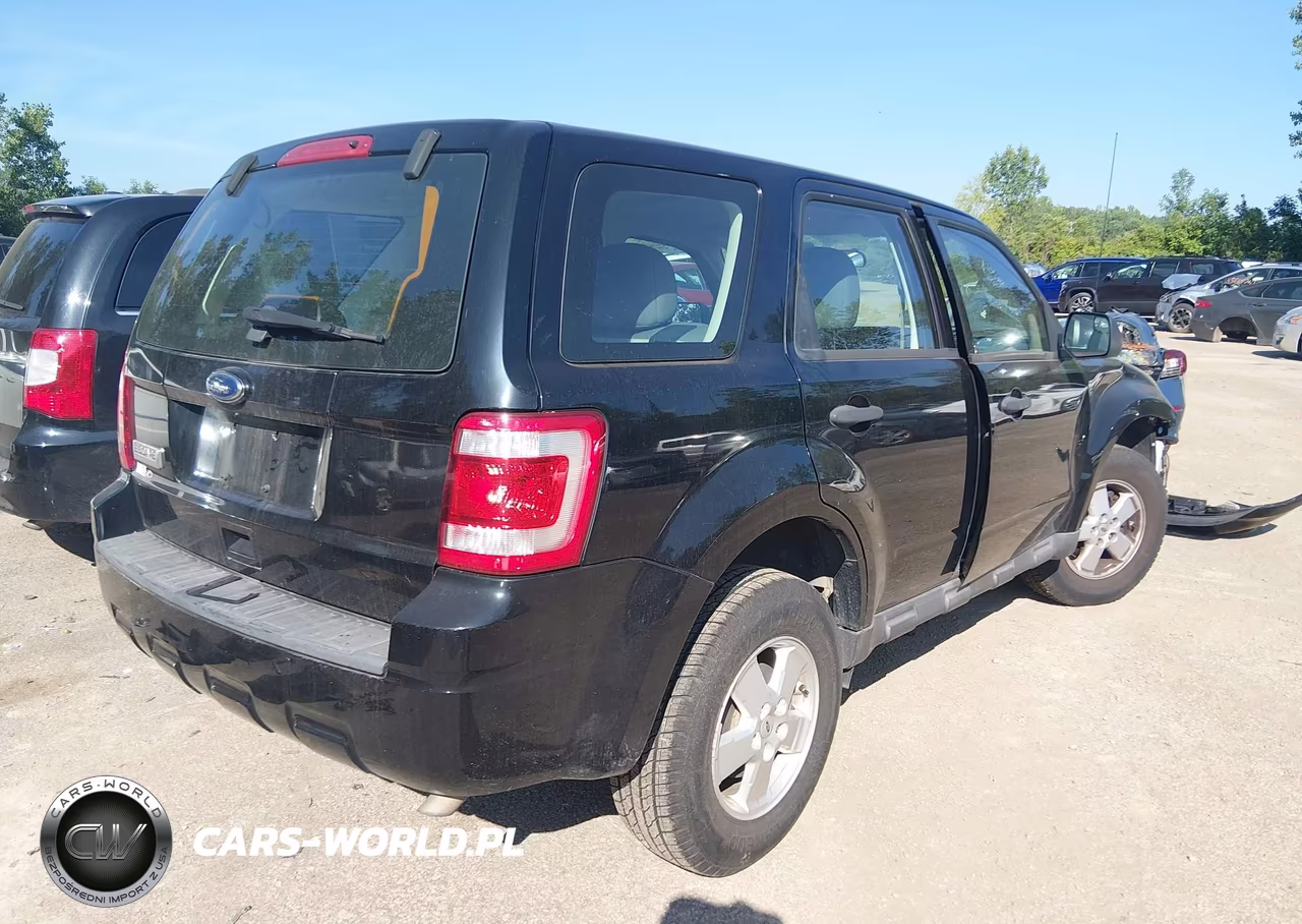 2010 Ford Escape Xls VIN:1FMCU0C76AKD16367 - 4