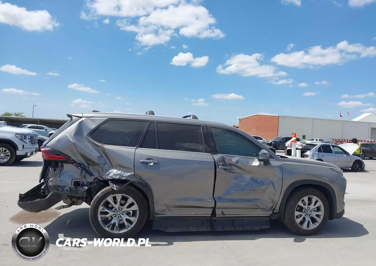 2026 Toyota Grand Highlander Hybrid Limited VIN:5TDACAB5XTS075333 - 13