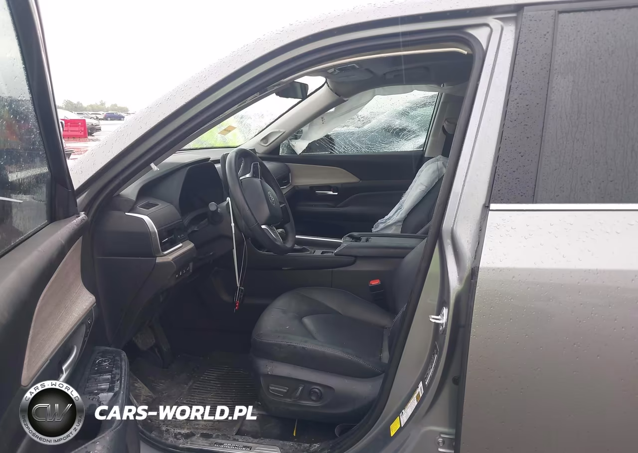 2026 Toyota Grand Highlander Hybrid Limited VIN:5TDACAB5XTS075333 - 5