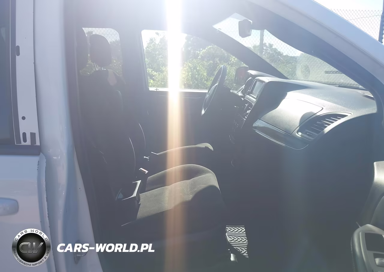 2018 Dodge Grand Caravan Se Plus VIN:2C4RDGBG0JR243555 - 5