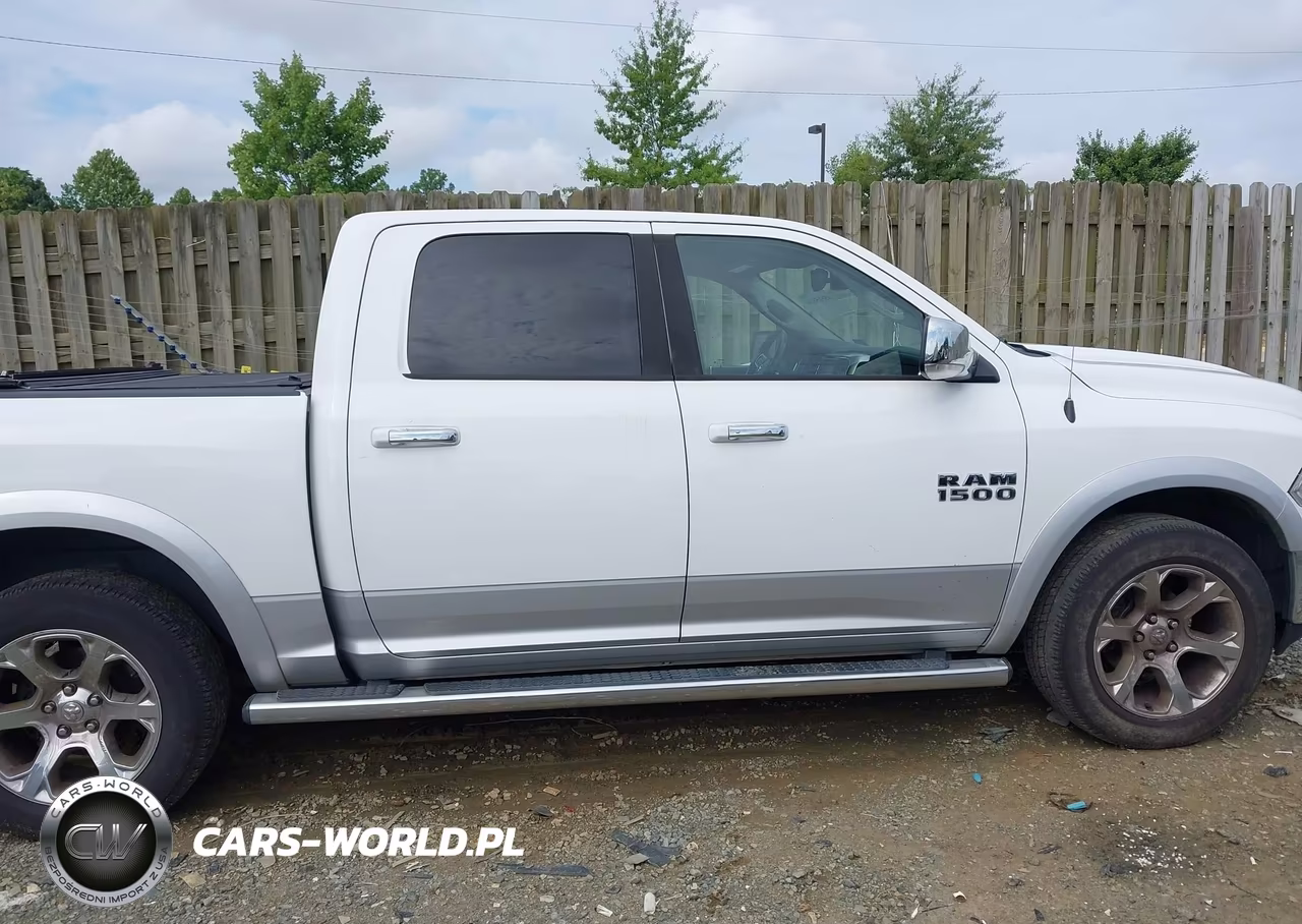 2016 Ram 1500 Laramie VIN:1C6RR7NG7GS391729 - 13