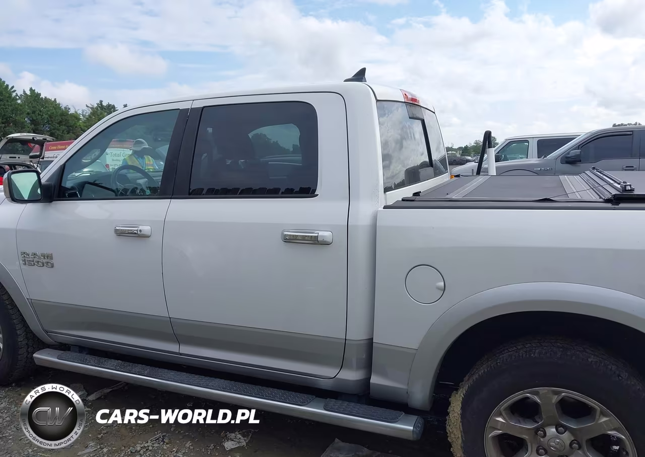 2016 Ram 1500 Laramie VIN:1C6RR7NG7GS391729 - 14