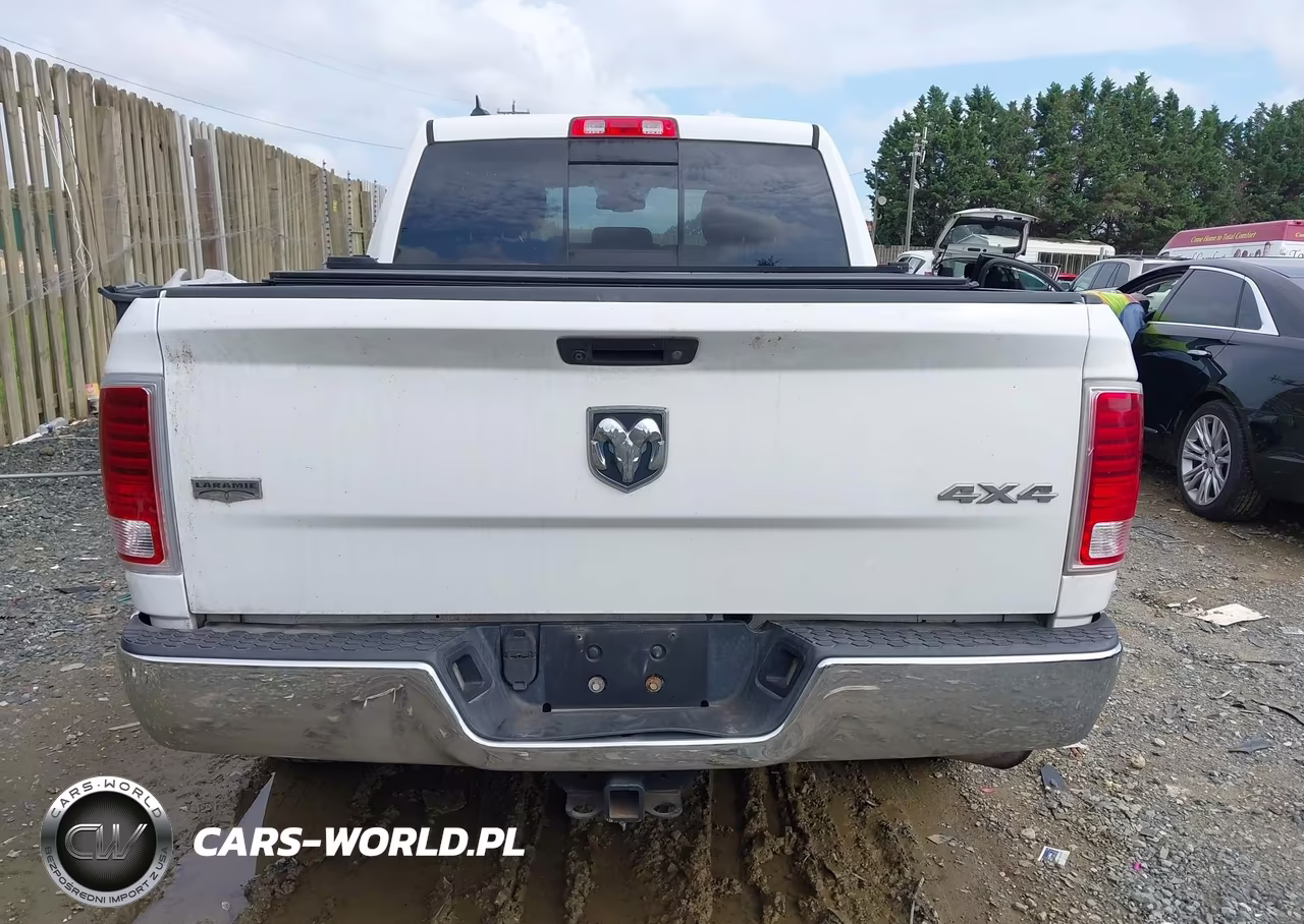2016 Ram 1500 Laramie VIN:1C6RR7NG7GS391729 - 16