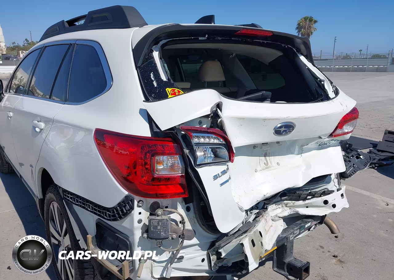2018 Subaru Outback 3.6R Limited VIN:4S4BSENC5J3360007 - 18