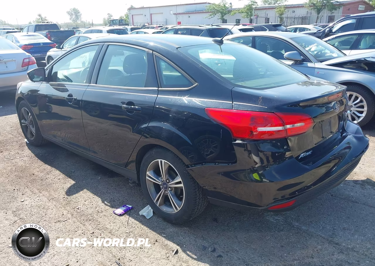 2018 Ford Focus Se VIN:1FADP3F24JL216091 - 3
