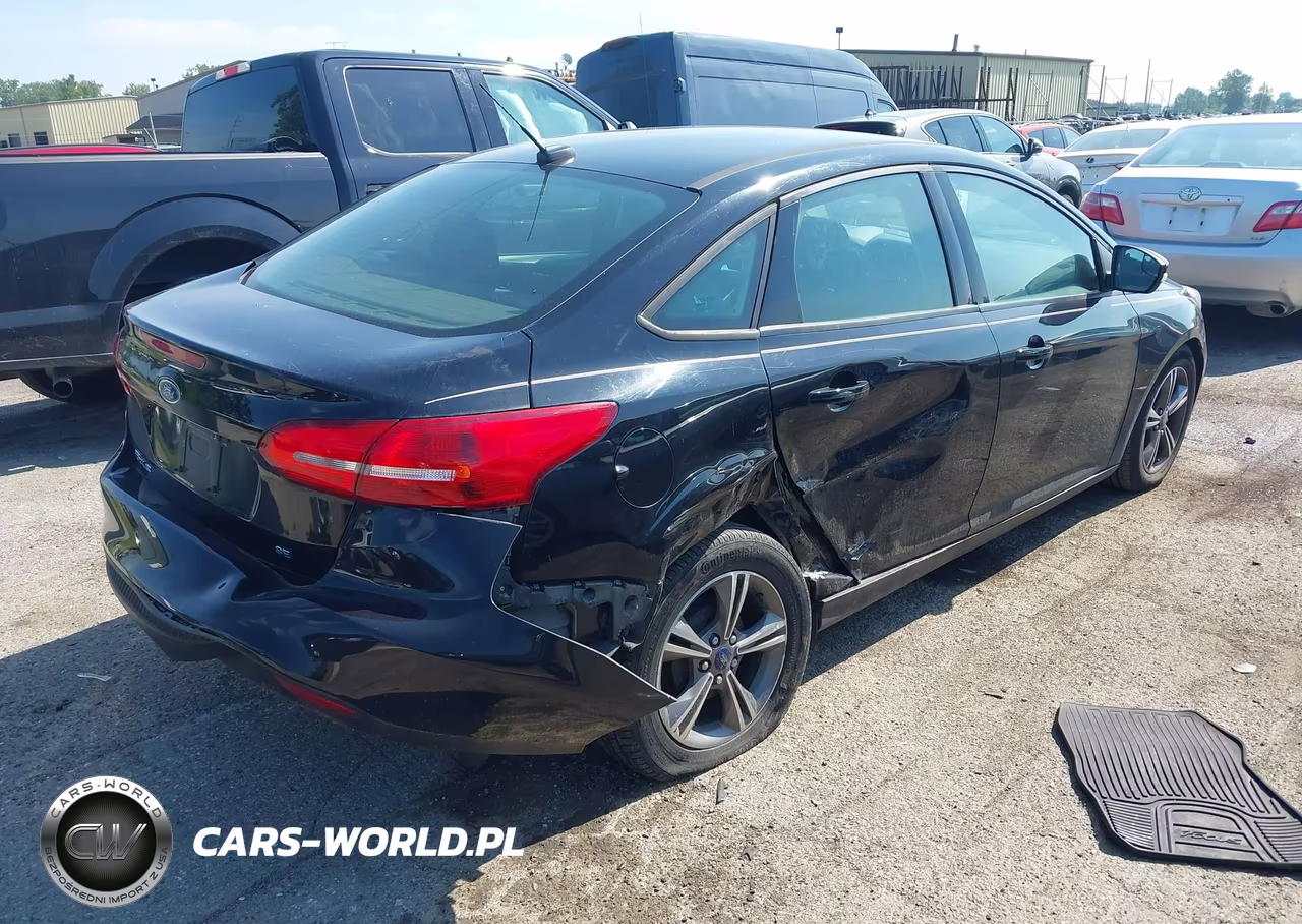 2018 Ford Focus Se VIN:1FADP3F24JL216091 - 4