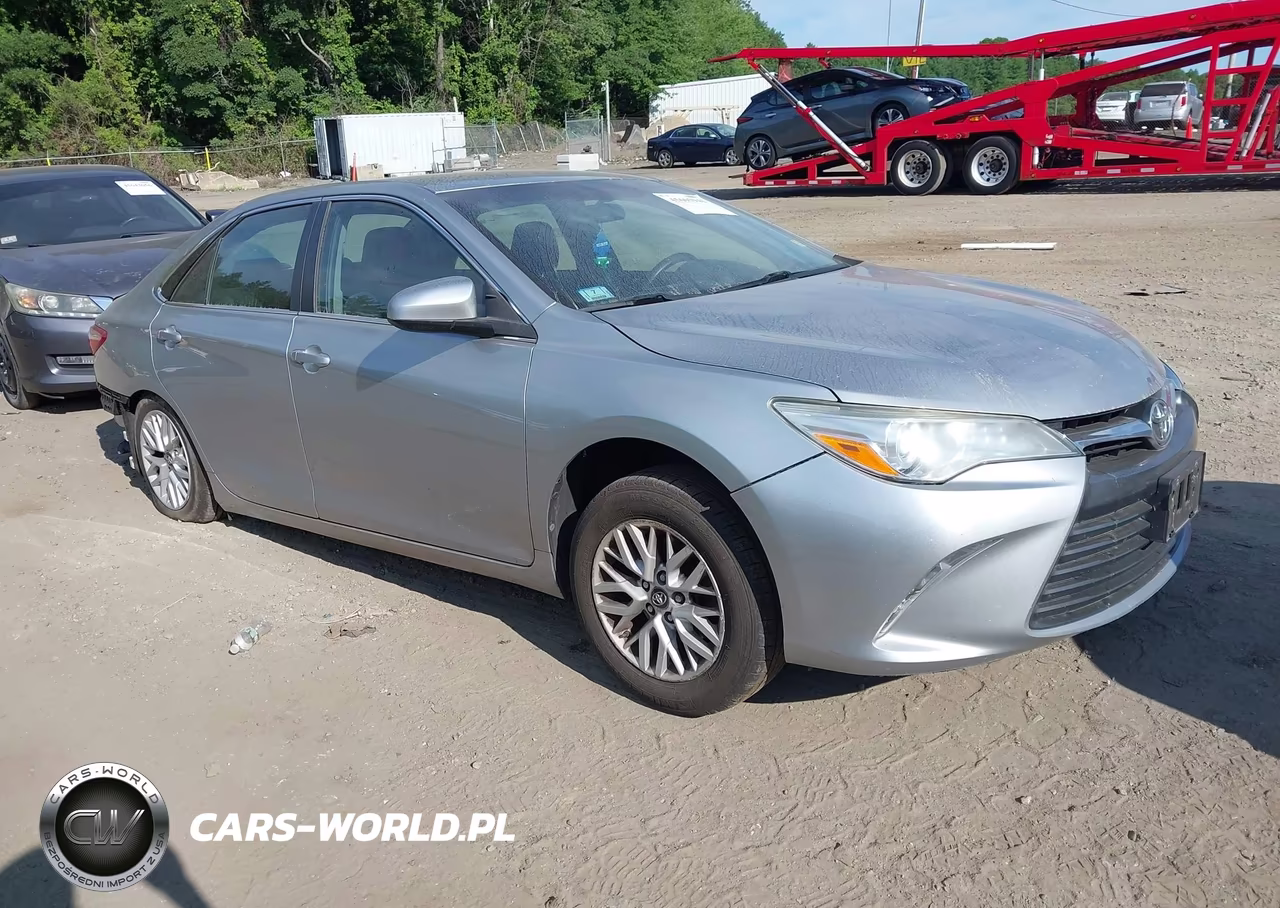 2016 Toyota Camry Le – zdjęcie 1 z 16