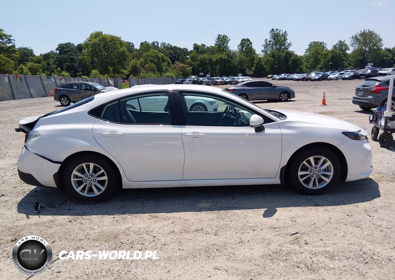 2025 Toyota Camry Le VIN:4T1DBADK6SU015350 - 13