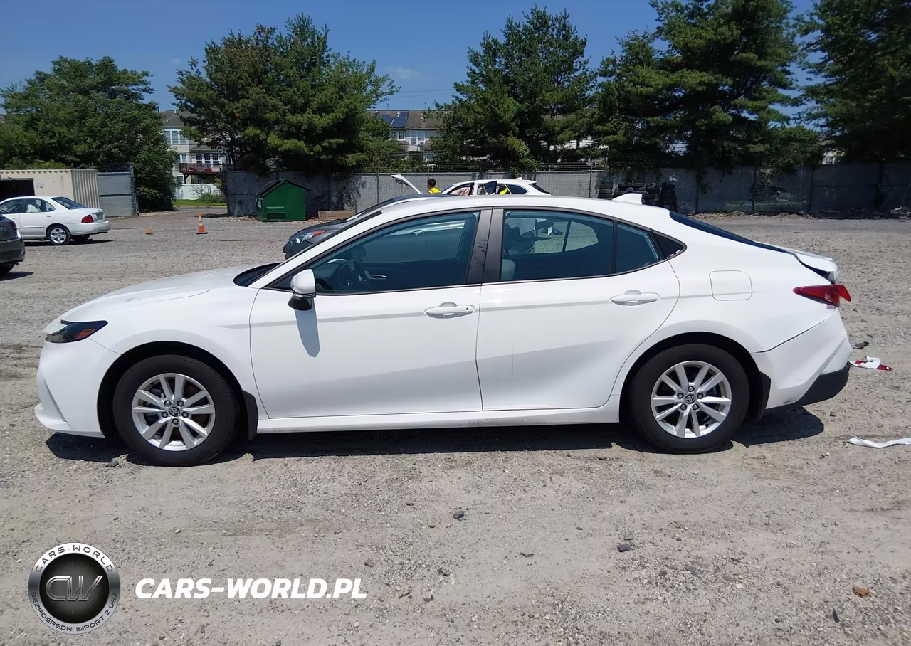 2025 Toyota Camry Le VIN:4T1DBADK6SU015350 - 14