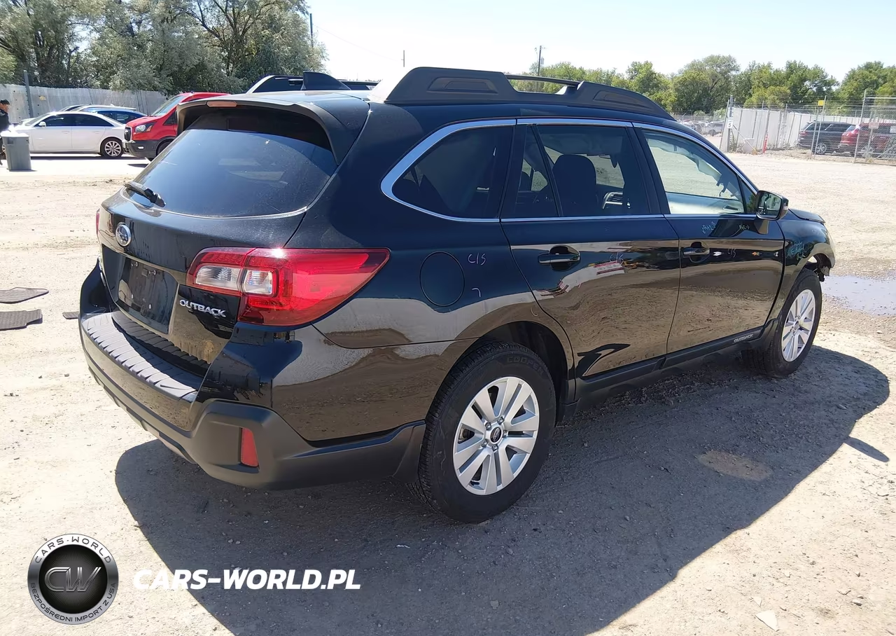 2018 Subaru Outback 2.5I Premium VIN:4S4BSAHCXJ3232107 - 4