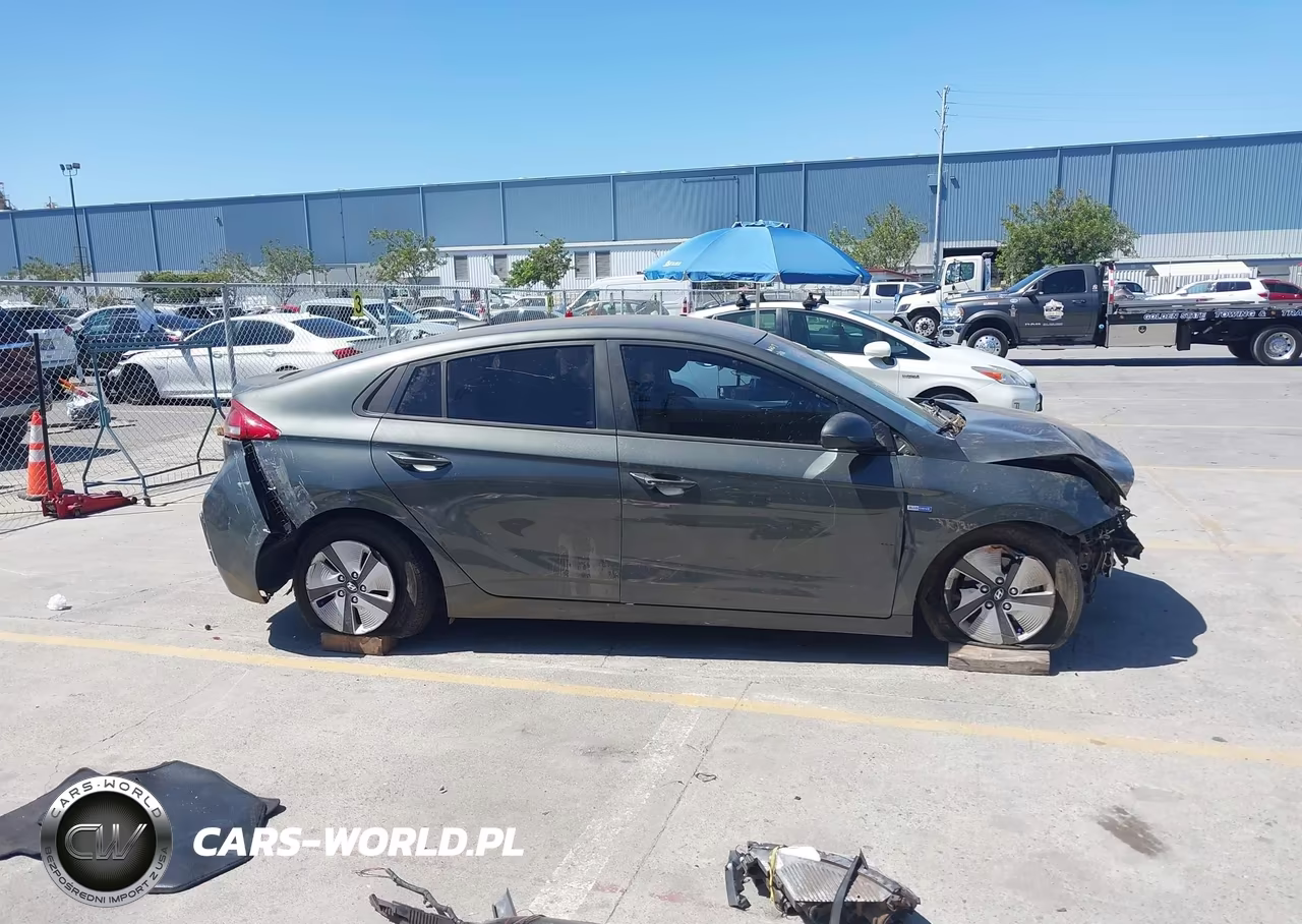 2020 Hyundai Ioniq Hybrid Blue VIN:KMHC65LC5LU227322 - 13