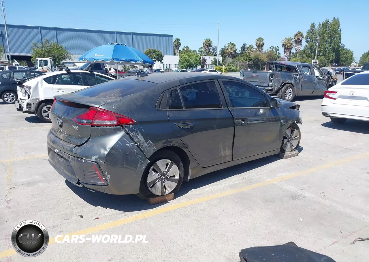 2020 Hyundai Ioniq Hybrid Blue VIN:KMHC65LC5LU227322 - 4