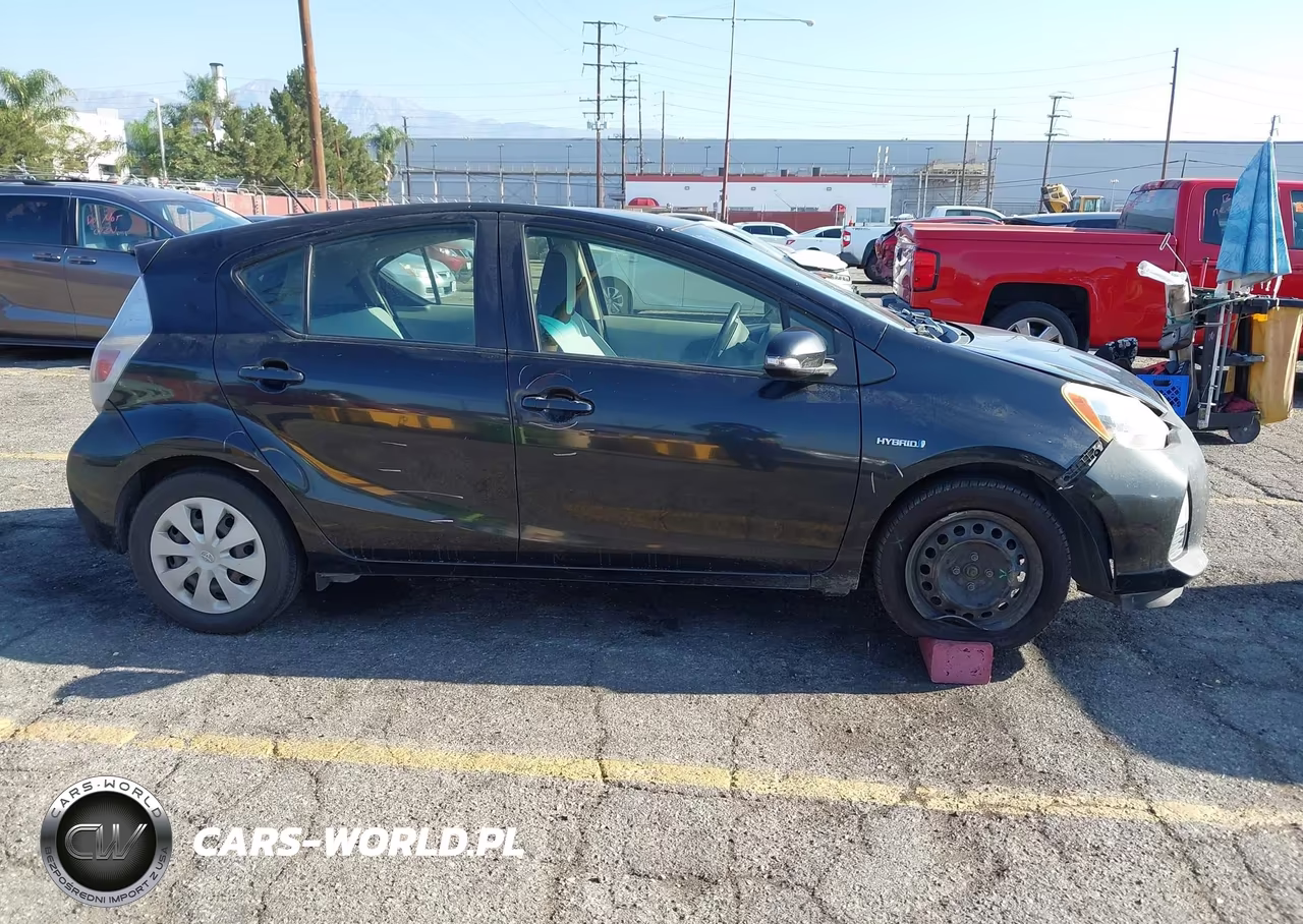 2014 Toyota Prius C One VIN:JTDKDTB39E1063735 - 13