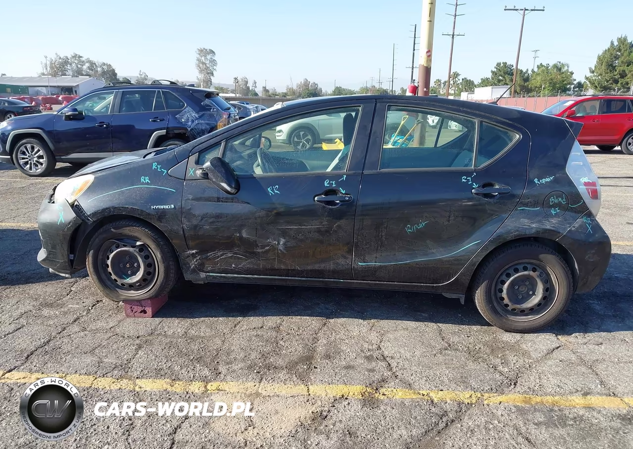 2014 Toyota Prius C One VIN:JTDKDTB39E1063735 - 14