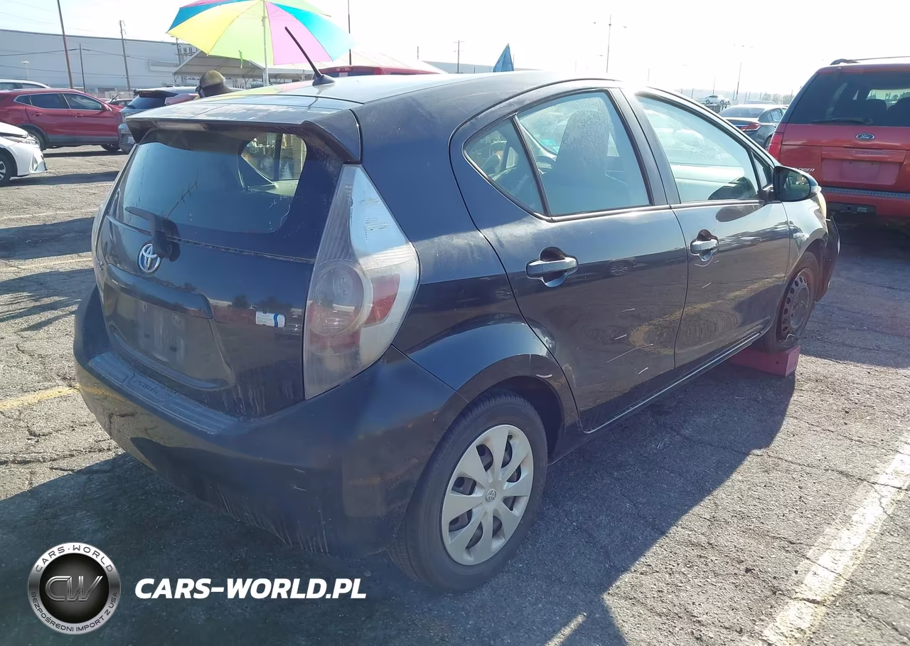2014 Toyota Prius C One VIN:JTDKDTB39E1063735 - 4
