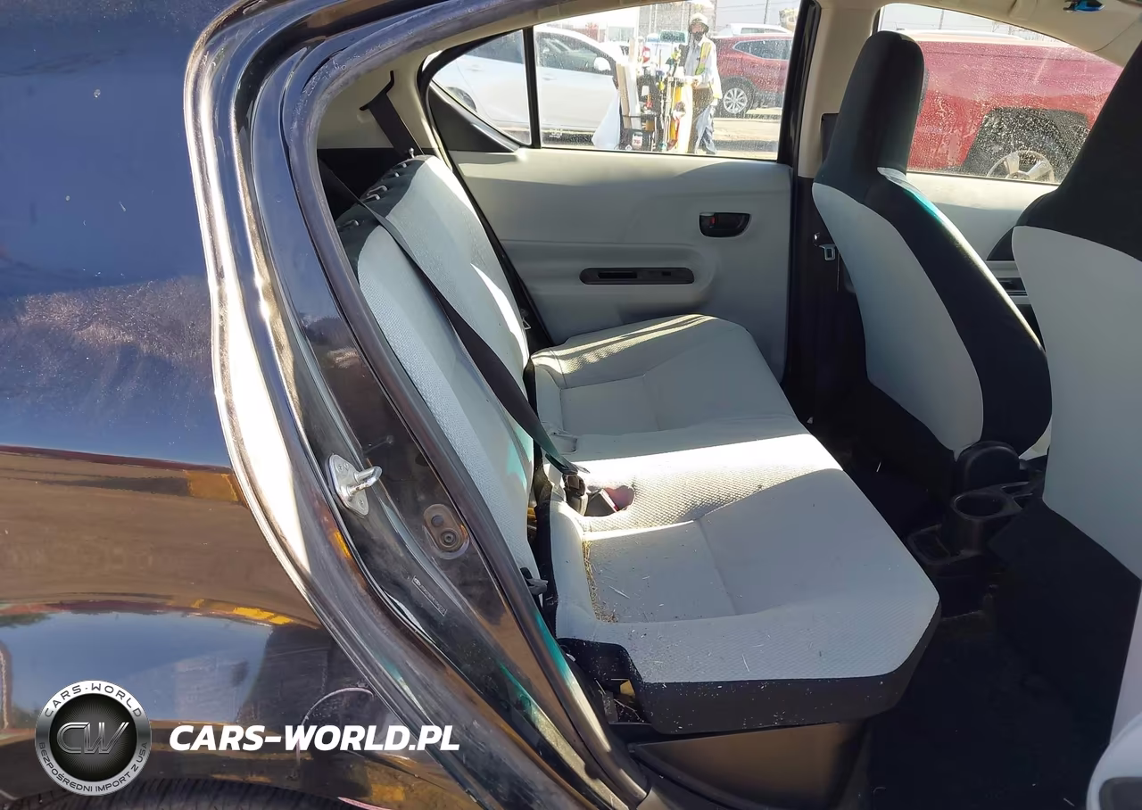 2014 Toyota Prius C One VIN:JTDKDTB39E1063735 - 8