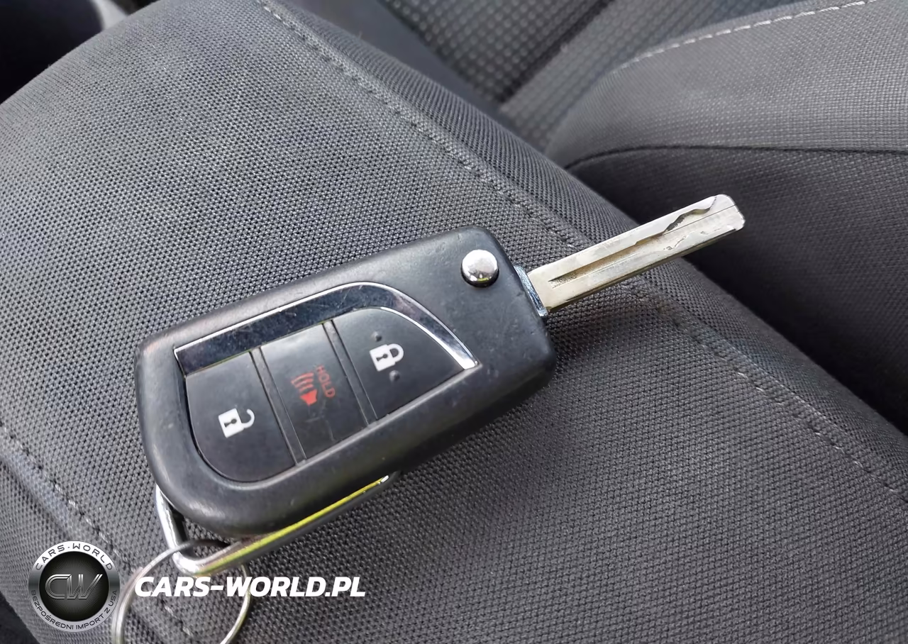 2017 Toyota Corolla Im VIN:JTNKARJE9HJ550304 - 11