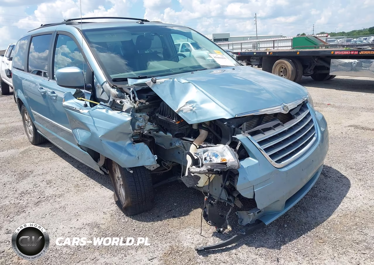 2010 Chrysler Town & Country Touring – zdjęcie 1 z 16