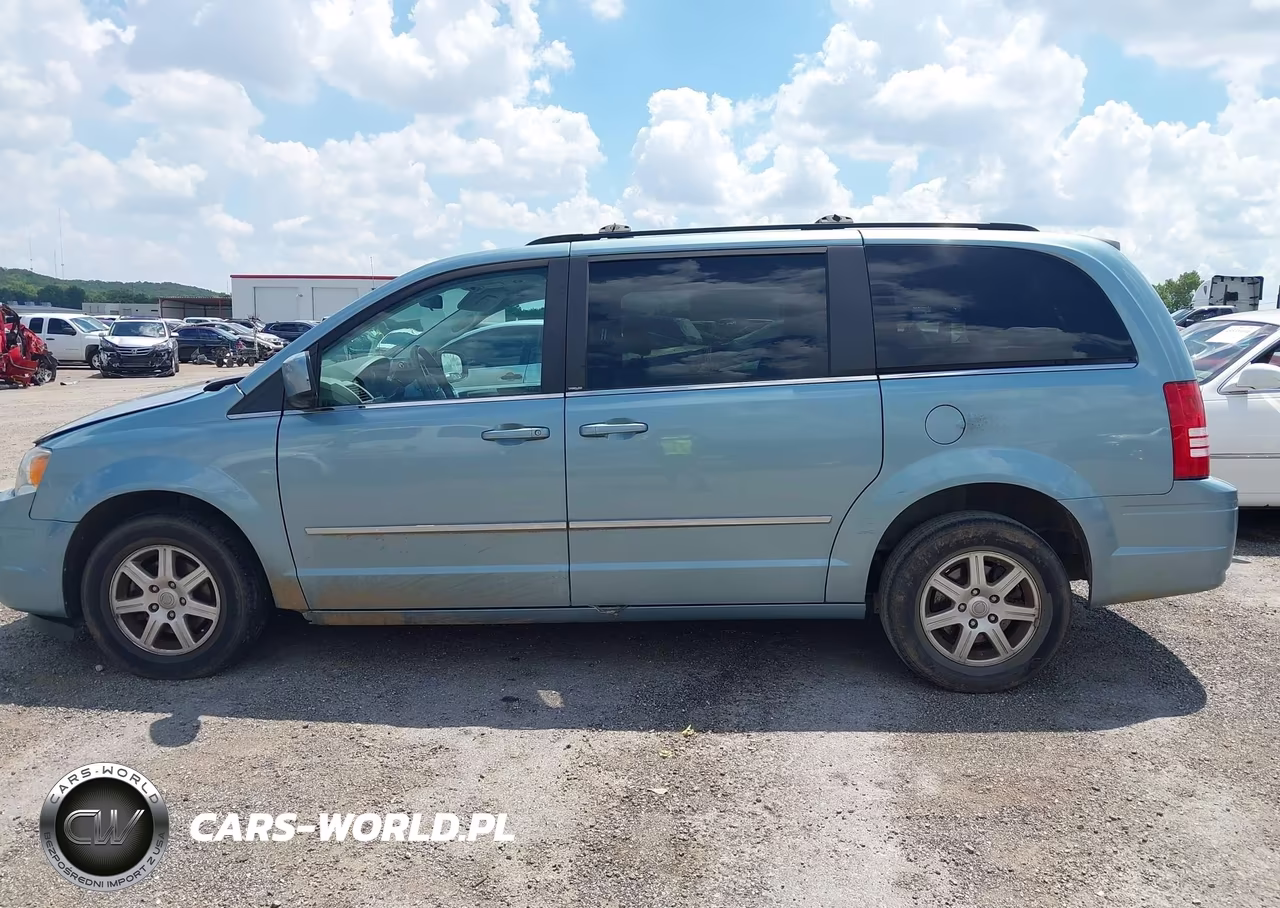 2010 Chrysler Town & Country Touring VIN:2A4RR5D11AR170690 - 14