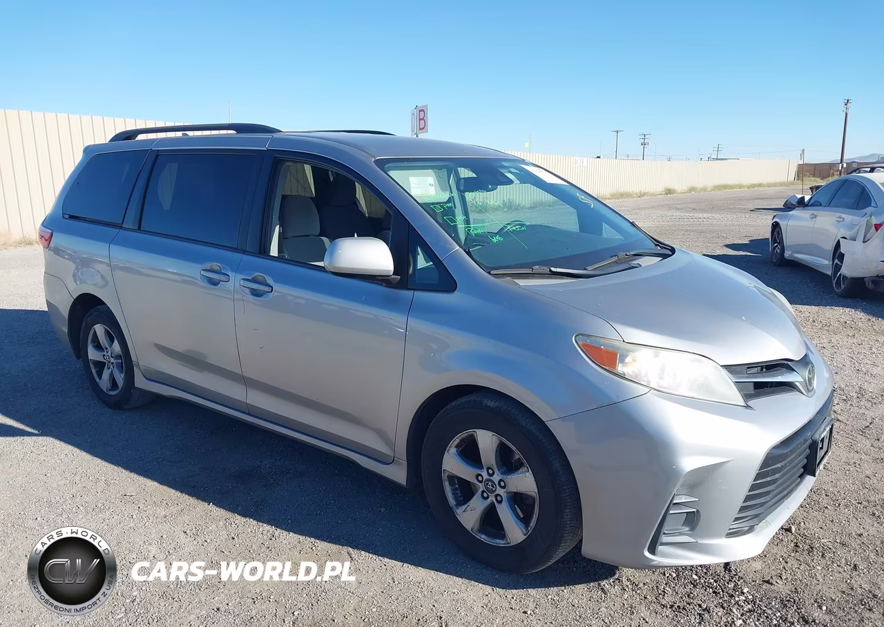 2018 Toyota Sienna Le 8 Passenger